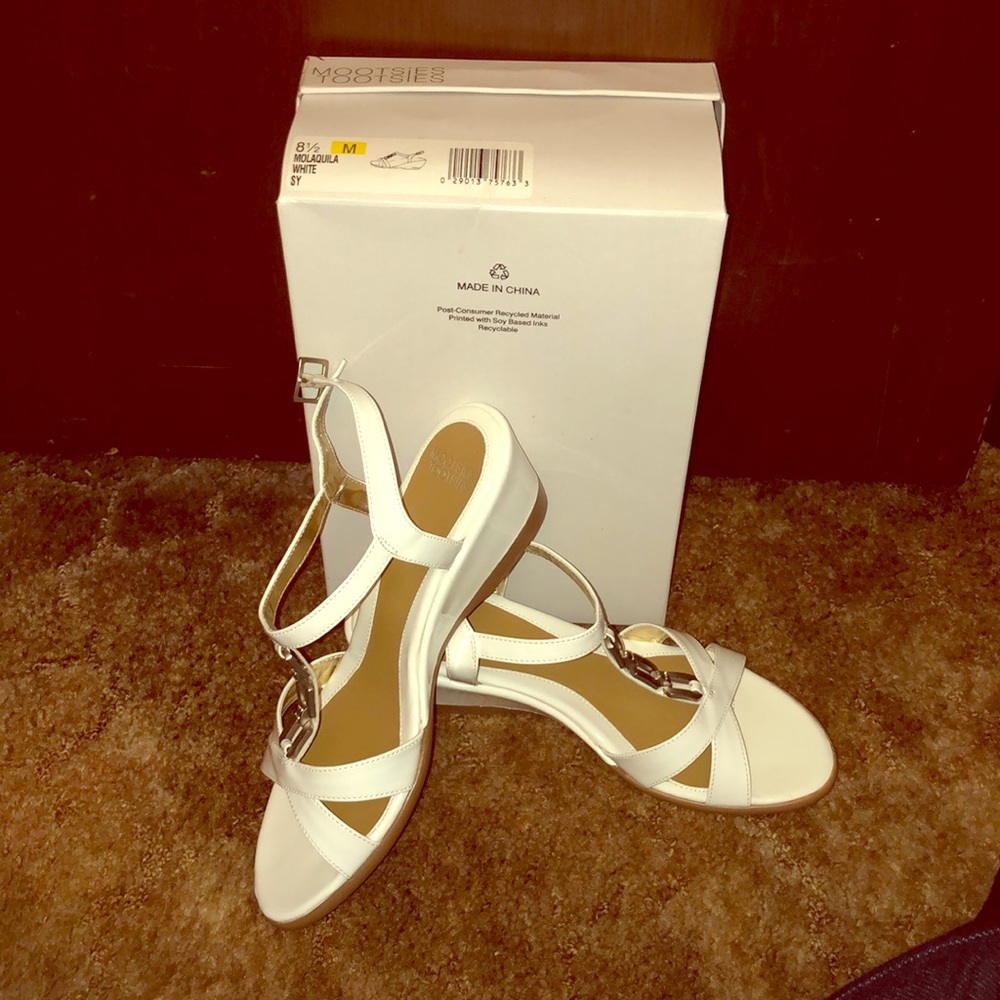 Mootsie Tootsies white wedge sandals